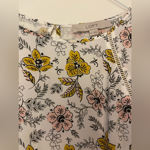 TWO LOFT Blouses / White floral and Blue Floral XS - Picture 5 of 11